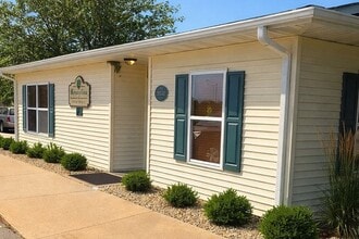 PARKWAY ESTATES in Galesburg, IL - Foto de edificio - Building Photo