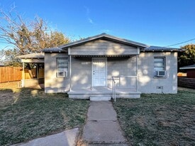 3206 Avenue A in Snyder, TX - Building Photo