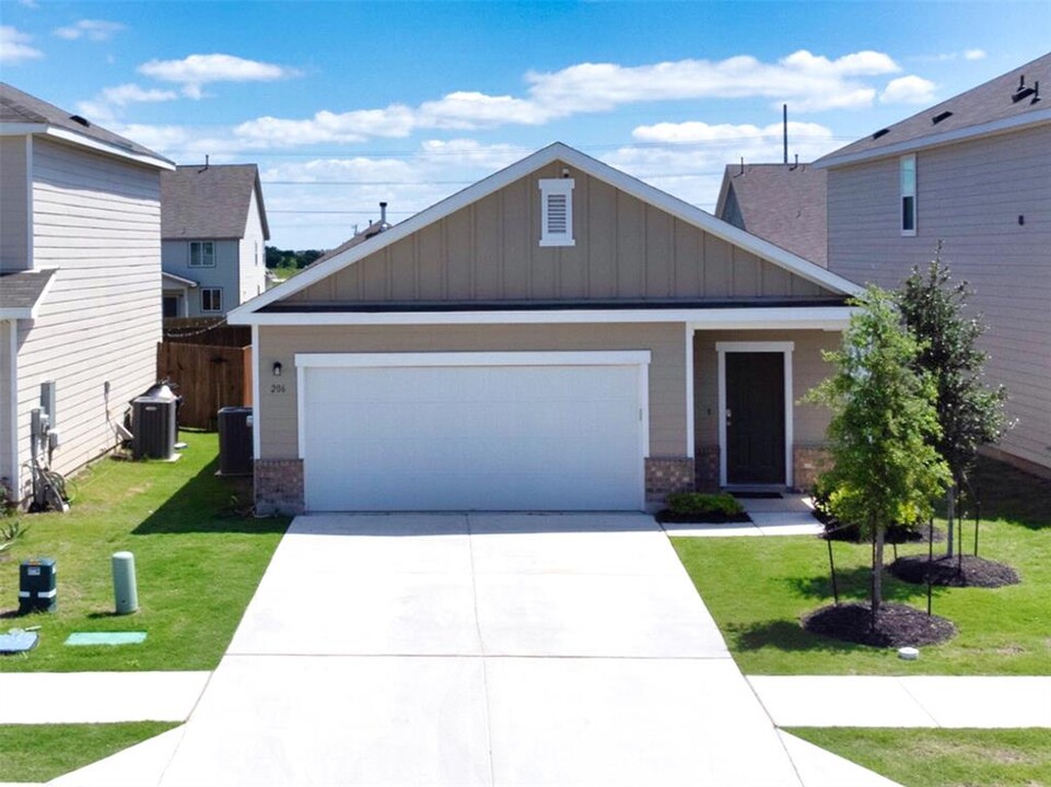 206 Gemsbok Rd in Hutto, TX - Building Photo