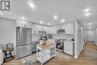 80 McAnulty Blvd in Hamilton, ON - Building Photo - Building Photo
