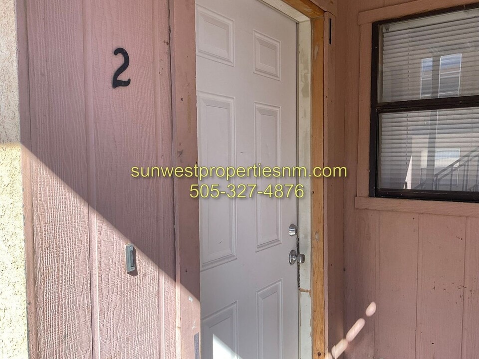 2203 N Tucker Ave in Farmington, NM - Building Photo