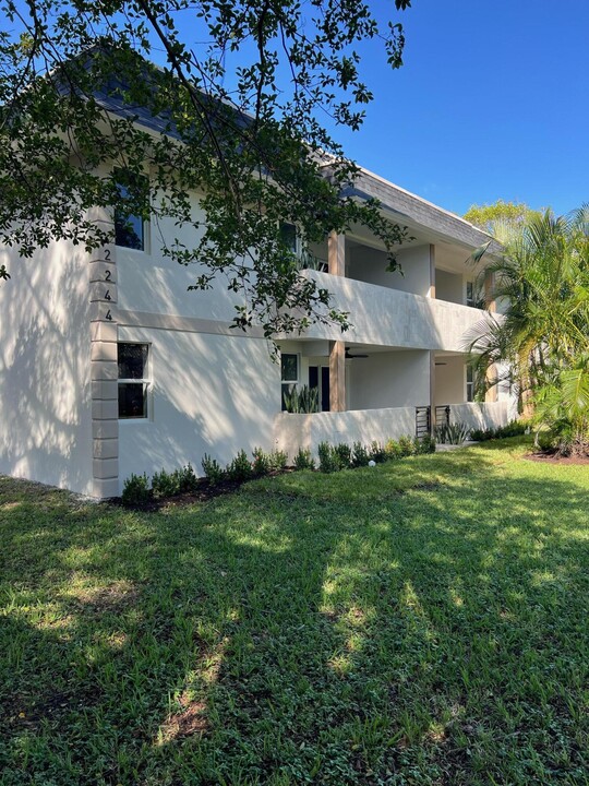 2244 Spanish Trail in Delray Beach, FL - Foto de edificio