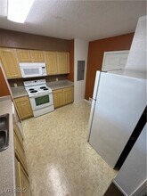 6955 N Durango Dr, Unit 2074 in Las Vegas, NV - Building Photo - Building Photo