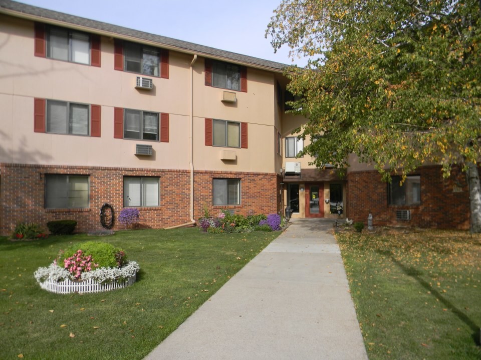 River Hill Apartments in Manitowoc, WI - Building Photo