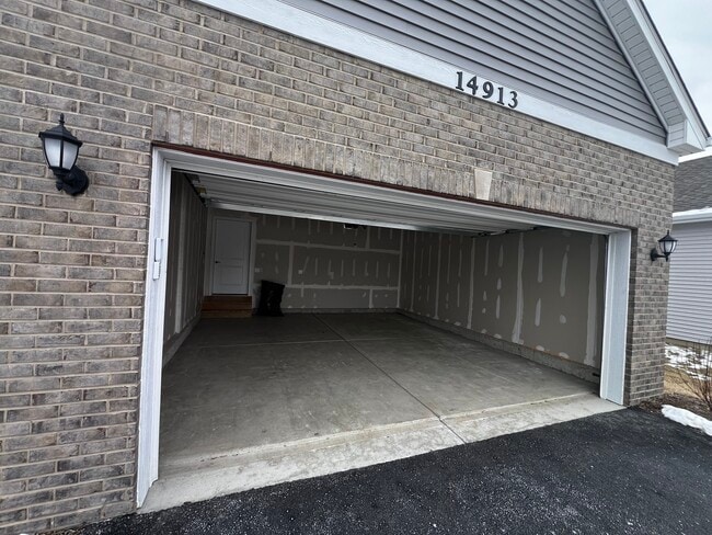 14913 Dyer Ln in Plainfield, IL - Foto de edificio - Building Photo