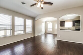 3610 Fiorella Way in Humble, TX - Foto de edificio - Building Photo