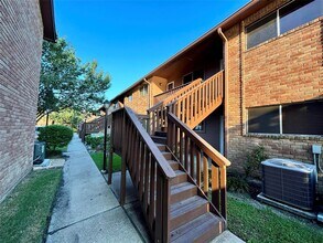 801 River Rd-Unit -114E in Montgomery, TX - Building Photo - Building Photo