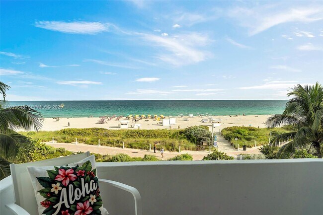 325 Ocean Dr in Miami Beach, FL - Foto de edificio - Building Photo