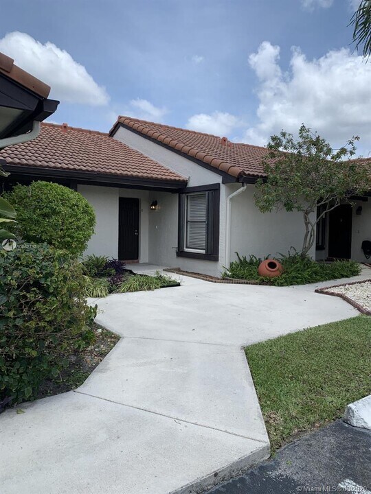 4860 SW 152nd Pl-Unit -G-92 in Miami, FL - Building Photo