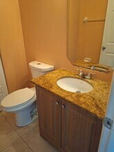 4015 Banyan Trails Dr in Coconut Creek, FL - Foto de edificio - Building Photo