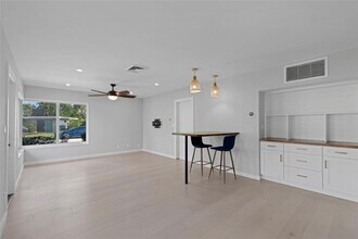 2000 SE 26th Ave in Fort Lauderdale, FL - Building Photo - Building Photo