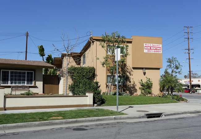 Downey North Apartments in Downey, CA - Foto de edificio - Building Photo