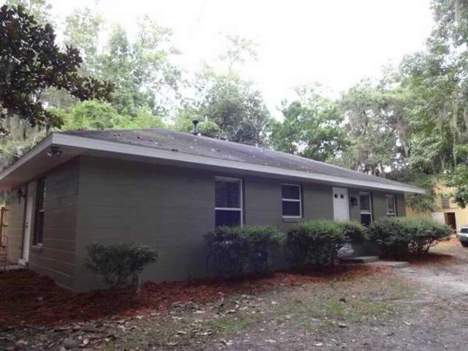 1102 SW 6th St in Gainesville, FL - Building Photo