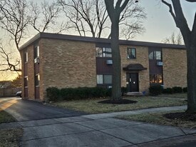 765 Waikiki Dr in Des Plaines, IL - Building Photo