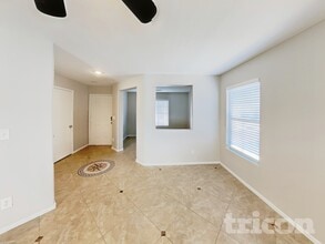 1092 Country Coach Dr in Henderson, NV - Building Photo - Building Photo