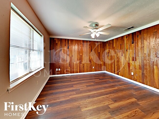 213 E 5th St in Lancaster, TX - Foto de edificio - Building Photo