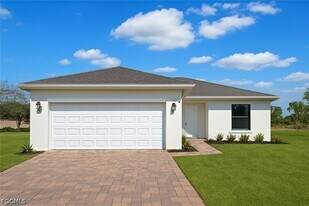 3929 NW 42nd Ln in Cape Coral, FL - Building Photo
