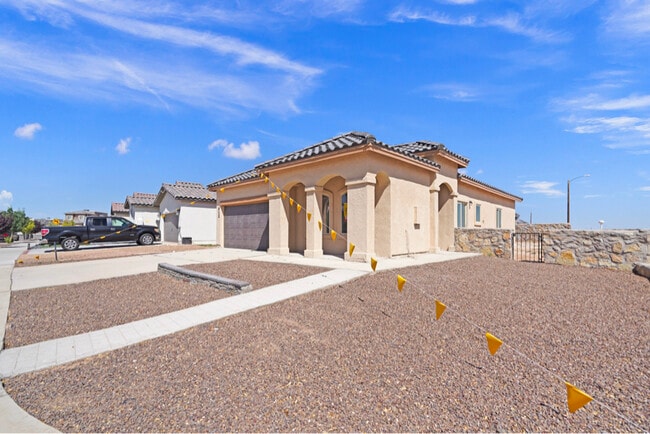 912 Clapham St in El Paso, TX - Building Photo - Building Photo