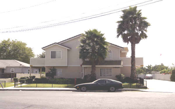 11604 Walcroft St in Lakewood, CA - Building Photo