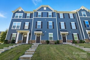 1335 Ashbury St in Charlotte, NC - Building Photo