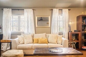 301 NW F St in Bentonville, AR - Building Photo - Building Photo