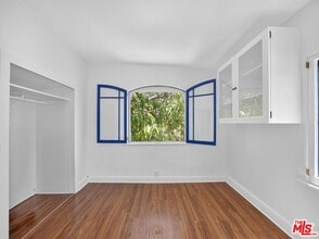 2565 Glen Green St in Los Angeles, CA - Building Photo - Building Photo