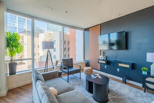 44 W Monroe St in Phoenix, AZ - Building Photo