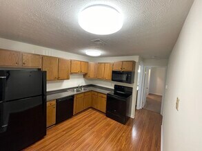 7235 Creekview Dr, Unit 12 in Cincinnati, OH - Foto de edificio - Building Photo