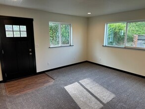 63622 Centennial Rd in Coos Bay, OR - Building Photo - Building Photo