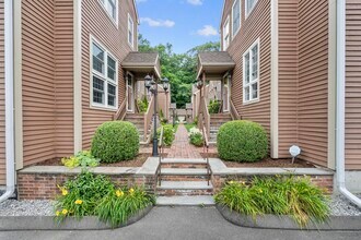 584 Hope St in Stamford, CT - Building Photo - Building Photo