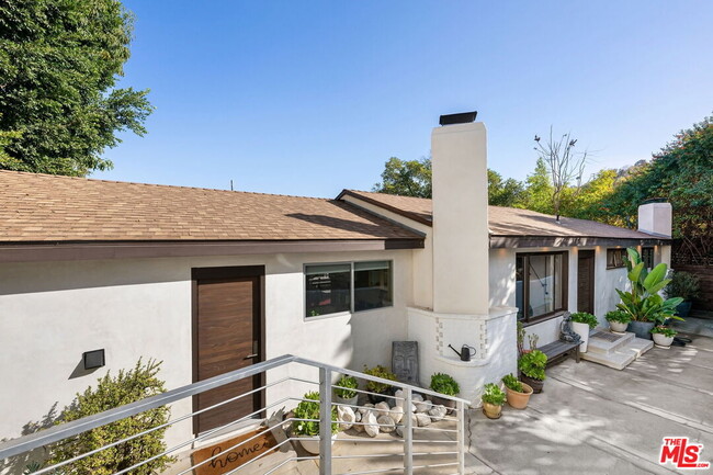 11503 Laurelcrest Dr in Los Angeles, CA - Building Photo - Building Photo