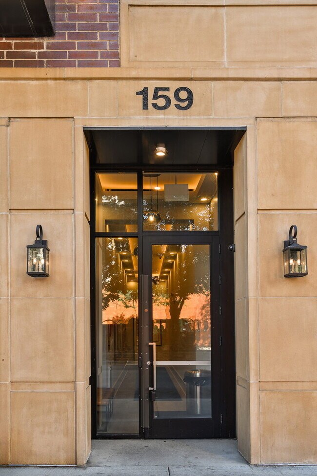 159 W North Ave in Chicago, IL - Building Photo - Building Photo