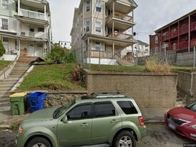 83 Southview St, Unit Third floor in Waterbury, CT - Building Photo