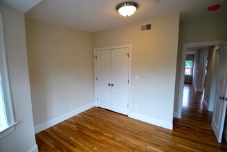 53 Fort Ave, Unit 3 in Boston, MA - Foto de edificio - Building Photo