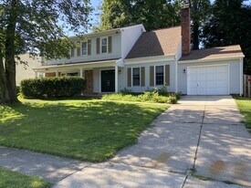 7907 Laural Valley Way in Springfield, VA - Building Photo