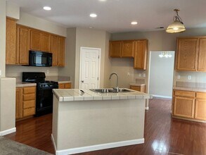 742 Boulder Ave in Lathrop, CA - Building Photo - Building Photo