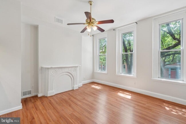 property at 822 W Lombard St