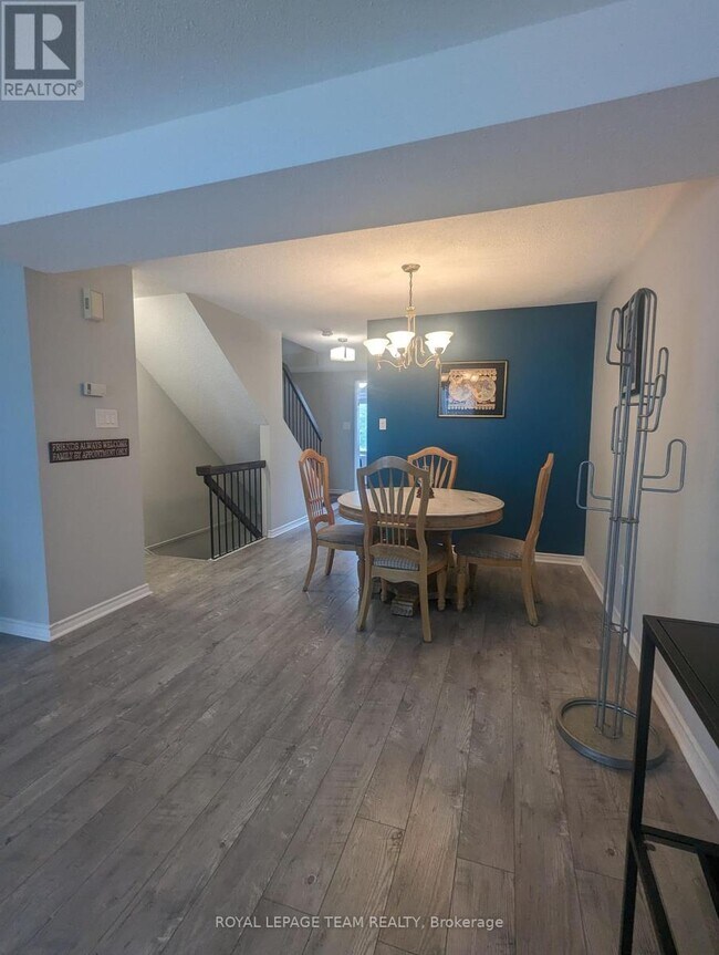 6010 Red Willow Dr in Ottawa, ON - Building Photo - Building Photo