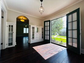 444 S Euclid Ave in Pasadena, CA - Building Photo