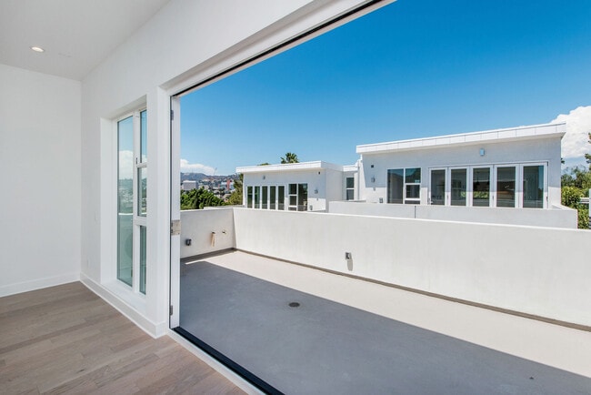 property at 857 1/2 Hyperion Ave