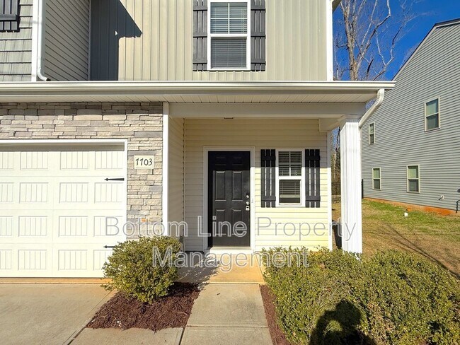 7703 E Lane Dr in Charlotte, NC - Building Photo - Building Photo