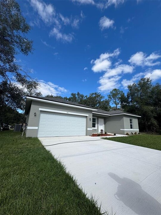 799 W Country Club Blvd in Citrus Springs, FL - Building Photo