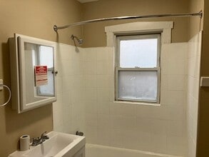 5801 S Sacramento Ave in Chicago, IL - Foto de edificio - Interior Photo