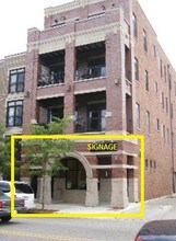 2343 W Montrose Ave in Chicago, IL - Foto de edificio - Building Photo
