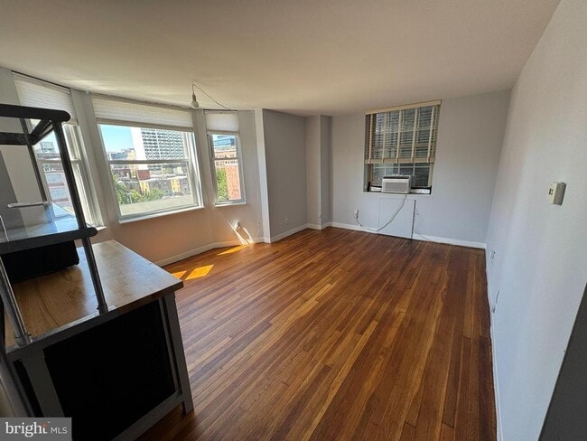 2135 Walnut St in Philadelphia, PA - Building Photo - Building Photo