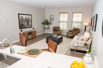 The Residence at the Glen Town Center in Glenview, IL - Building Photo - Building Photo