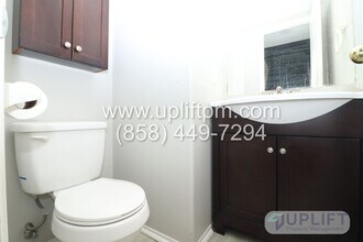 11815 Spruce Run Dr Unit C in San Diego, CA - Building Photo - Building Photo