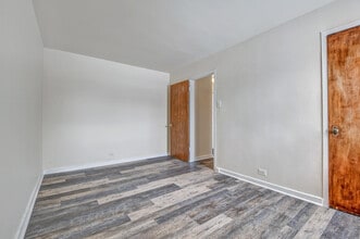 Chatham Grove in Chicago, IL - Foto de edificio - Building Photo