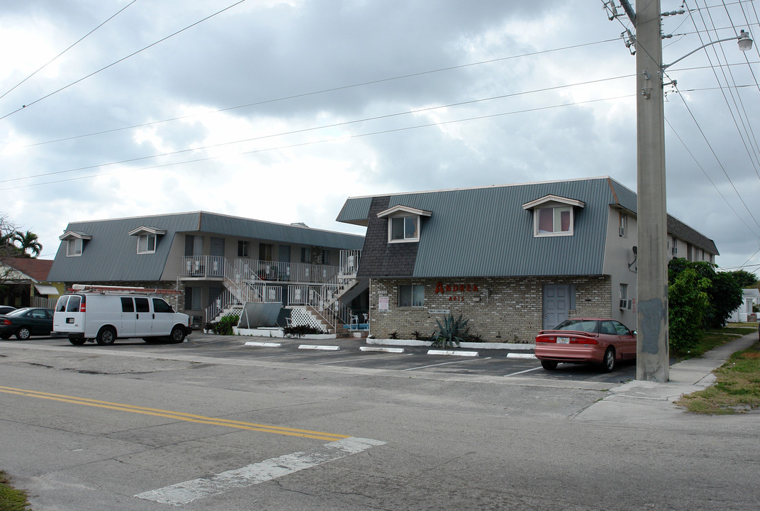 1958 McKinley St in Hollywood, FL - Foto de edificio