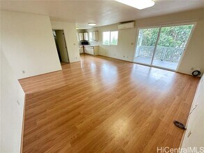 1940 Palamoi St in Pearl City, HI - Building Photo - Building Photo